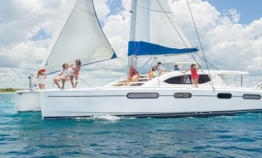 Akumal catamaran tour sailing in the Caribbean