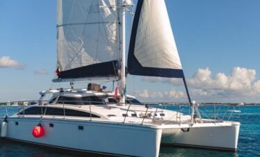 Isla Mujeres sailing tour